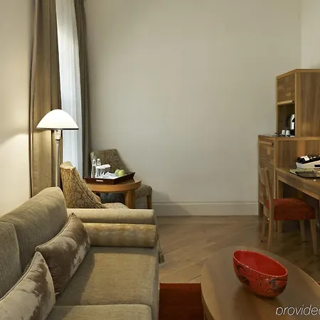 Tomtom Hotel 5*