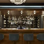 汤姆套房酒店