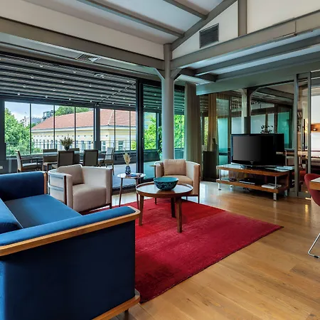 Tomtom Hotel