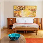 Tomtom Hotel 5*