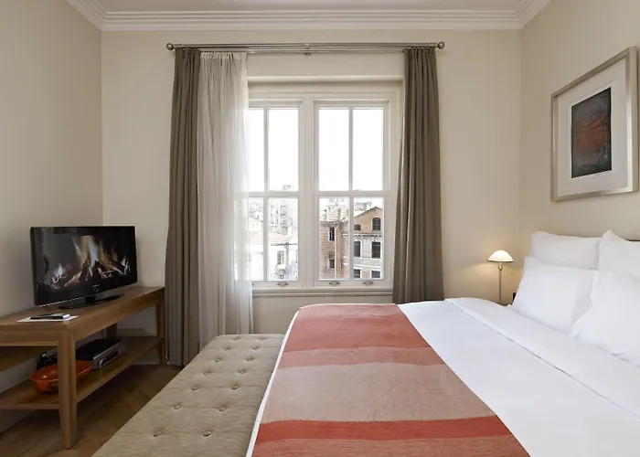 أجنحة توم توم فندق