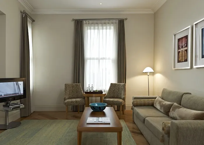 أجنحة توم توم فندق 5*