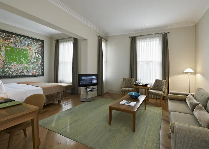 أجنحة توم توم فندق