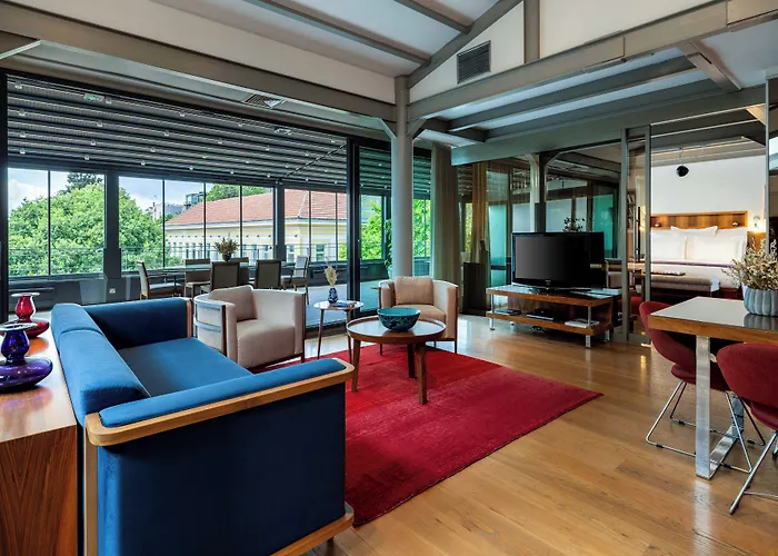 أجنحة توم توم فندق